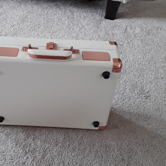 Ridiculously cute crosley record player - Picture 7 of 10